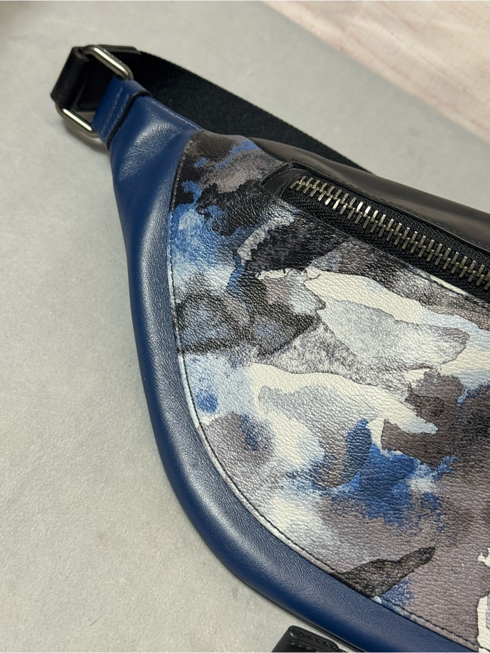 Coach Warren Men’s Blue and Gray Camo Leather Belt Bag - Picture 14 of 14